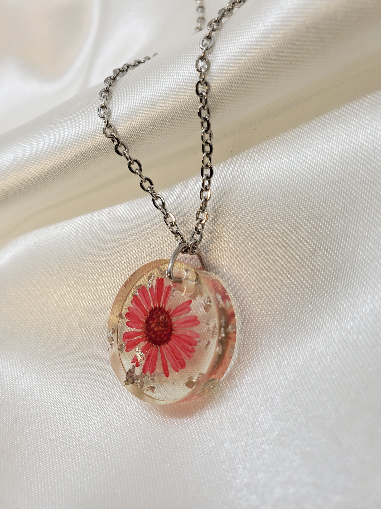 Red Needle Chrysanthemum Necklace in Epoxy Resin