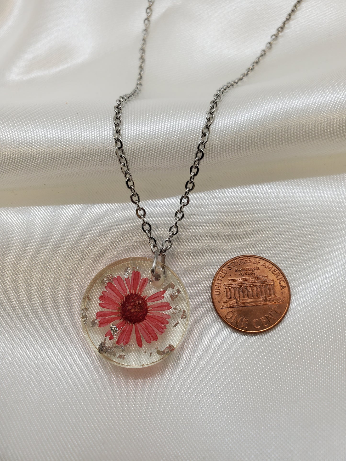 Red Needle Chrysanthemum Necklace in Epoxy Resin