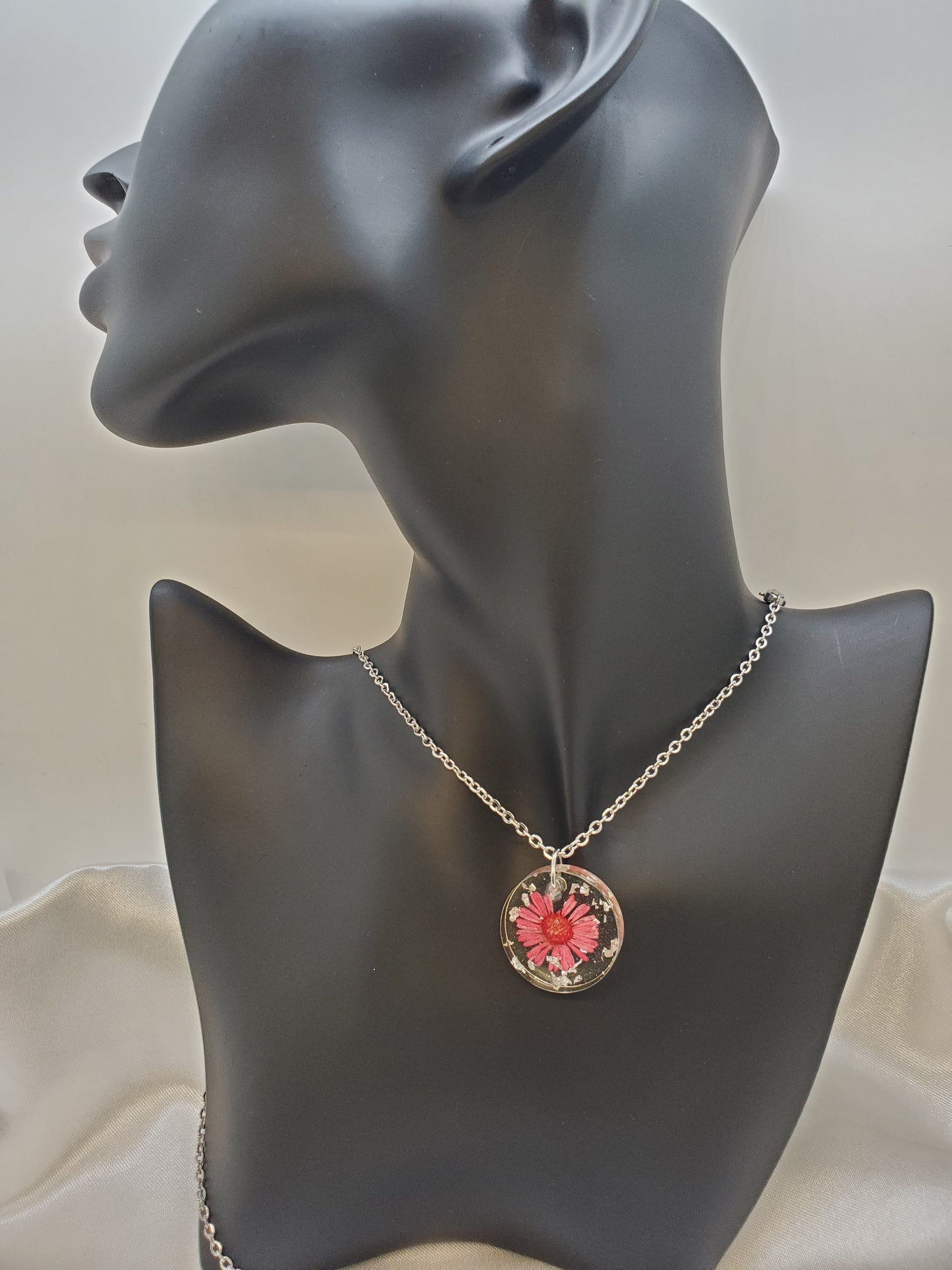 Red Needle Chrysanthemum Necklace in Epoxy Resin