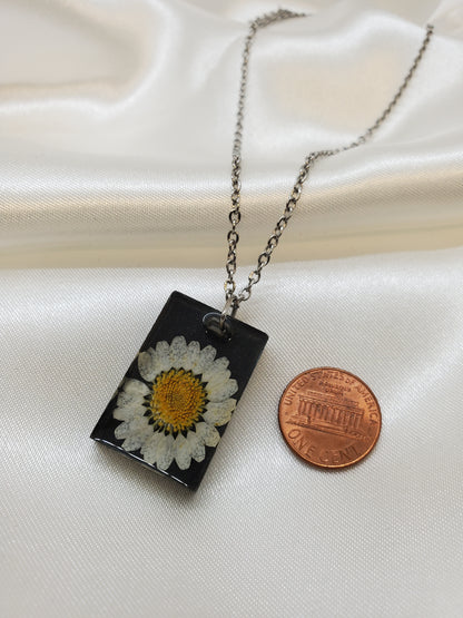 White Daisy Necklace in Resin Epoxy