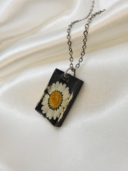 White Daisy Necklace in Resin Epoxy